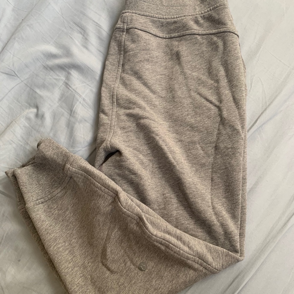 Lululemon gray joggers.